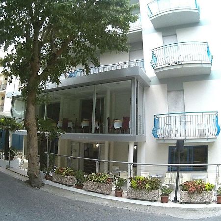 Hotel Azzurro Католика Екстериор снимка